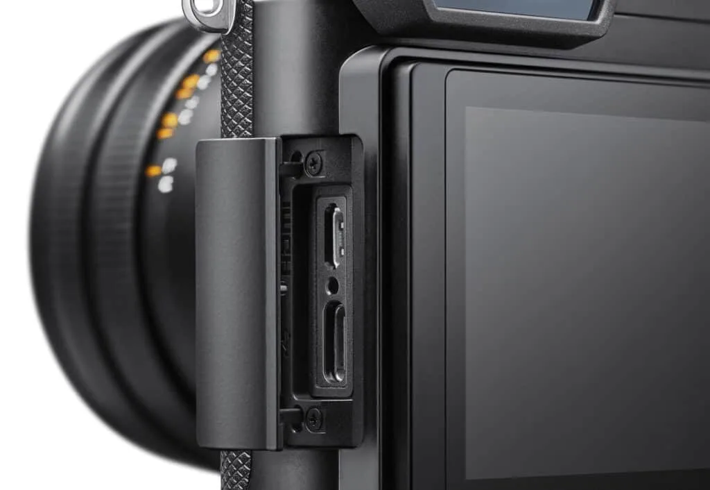Leica Q3 ports