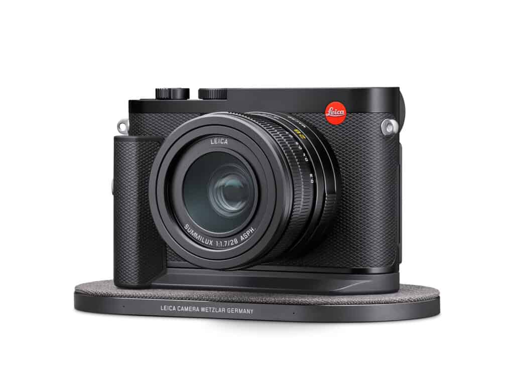 Leica Q3 and grip with charging mat