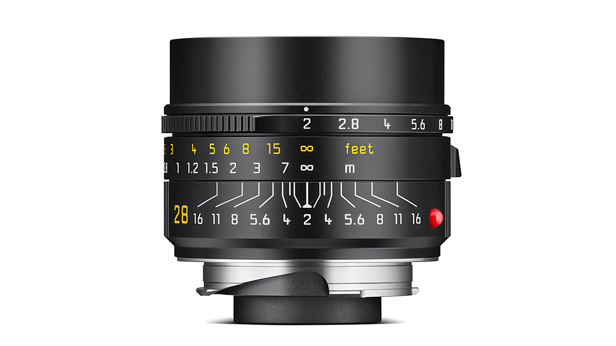 This is Leica 2mm F2 lens with close focus for the Leica M